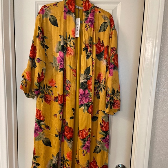 Alice + Olivia Yellow and Red Floral Robe Intimates & Sleepwear - Picture 1 of 8